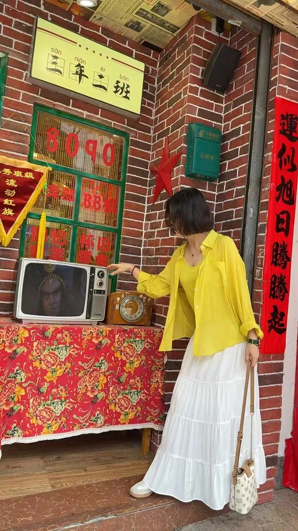 妮可白色A字休闲紧腰女装半长裙