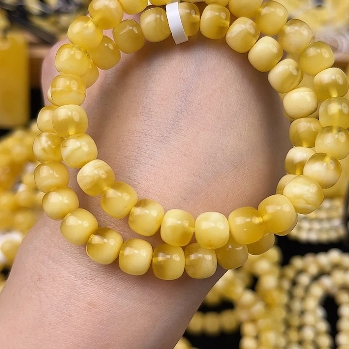 琥珀未镶嵌颈饰琥珀，多样性发其一