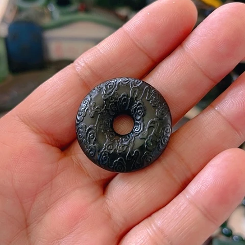 蛇纹石玉颈饰未镶嵌