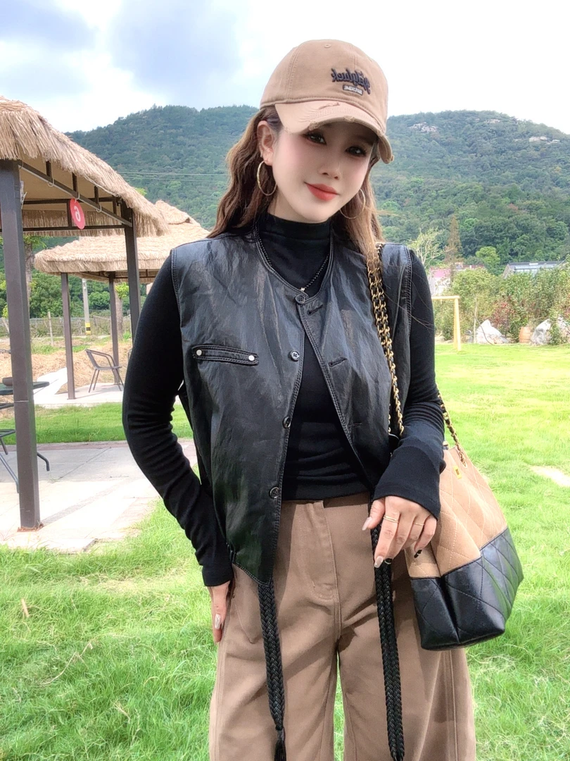 恰逢景梅子自留款秋款百搭马夹女时尚显瘦酷飒短款压褶皮马甲女