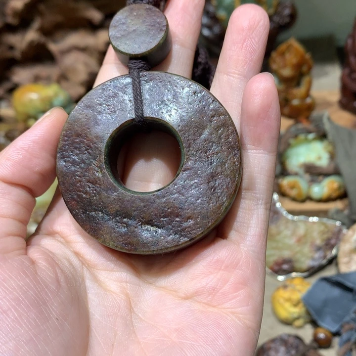 未镶嵌岫岩河磨玉（透闪石质玉）挂件