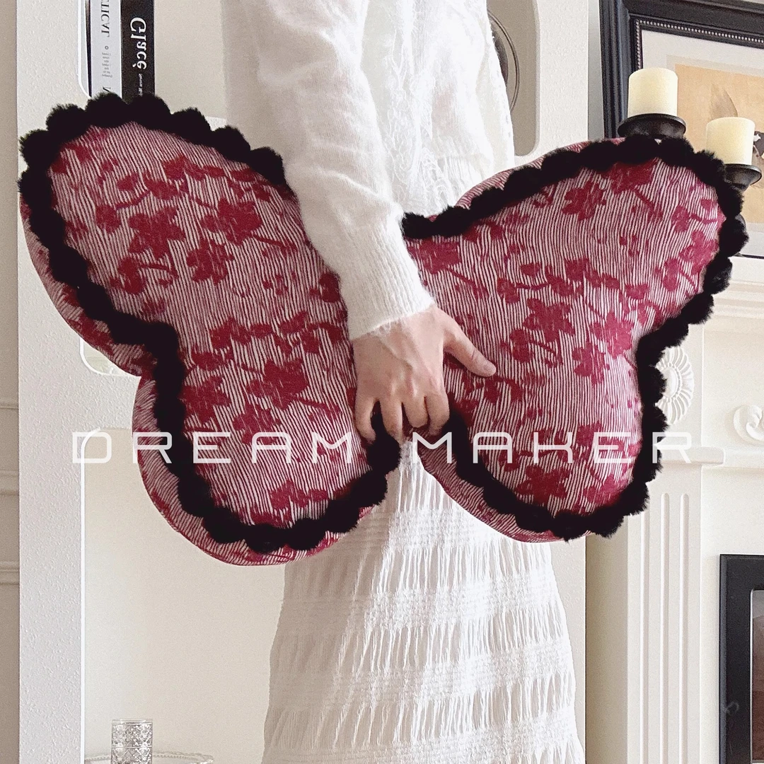 法式蝴蝶抱枕高级轻奢感植物花卉公主女生沙发卧室客厅宿舍靠垫