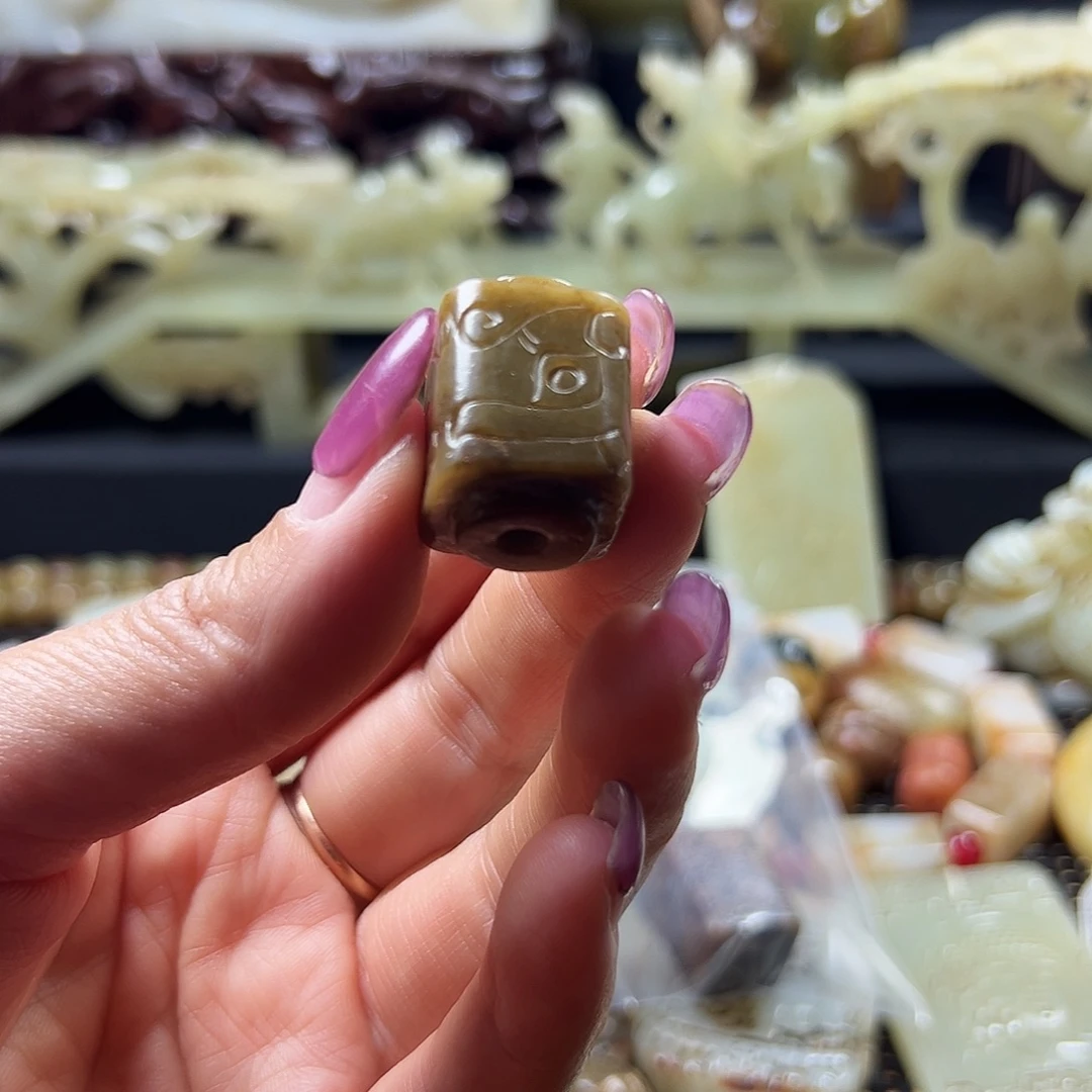 牛***1和田玉（糖玉）未镶嵌颈饰