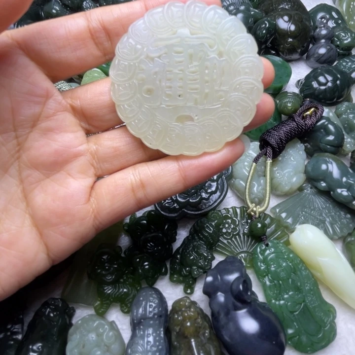 和田玉未镶嵌颈饰