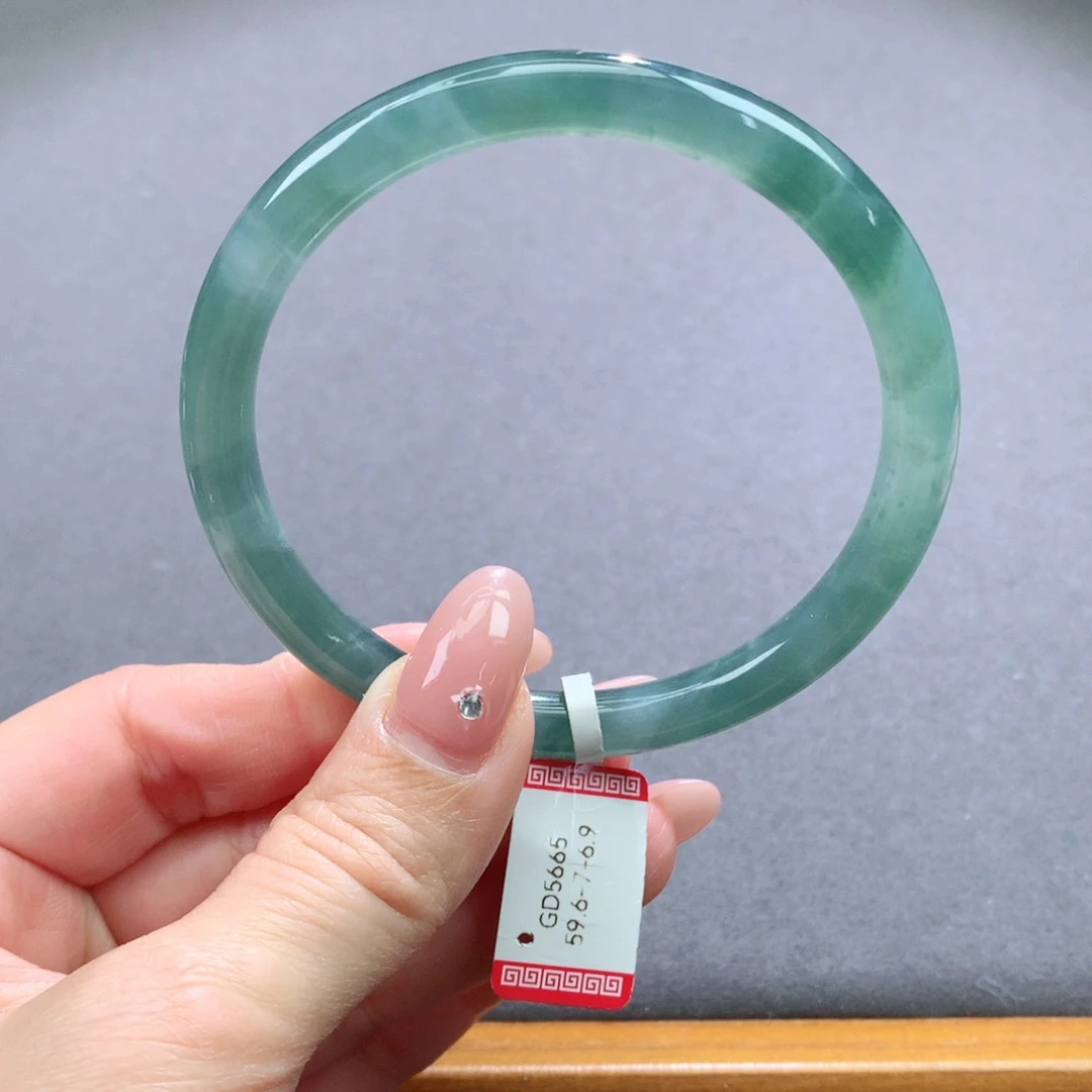 翡翠手镯未镶嵌天然翡翠手镯叮当镯