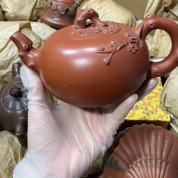 紫砂茶壶原矿泥料手工制作的一把紫砂壶。