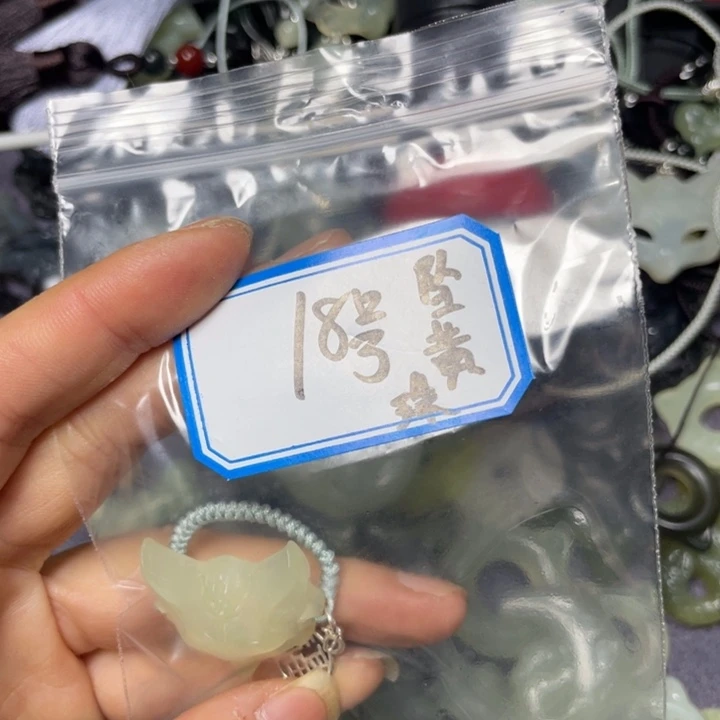 蛇纹石玉颈饰合金清*