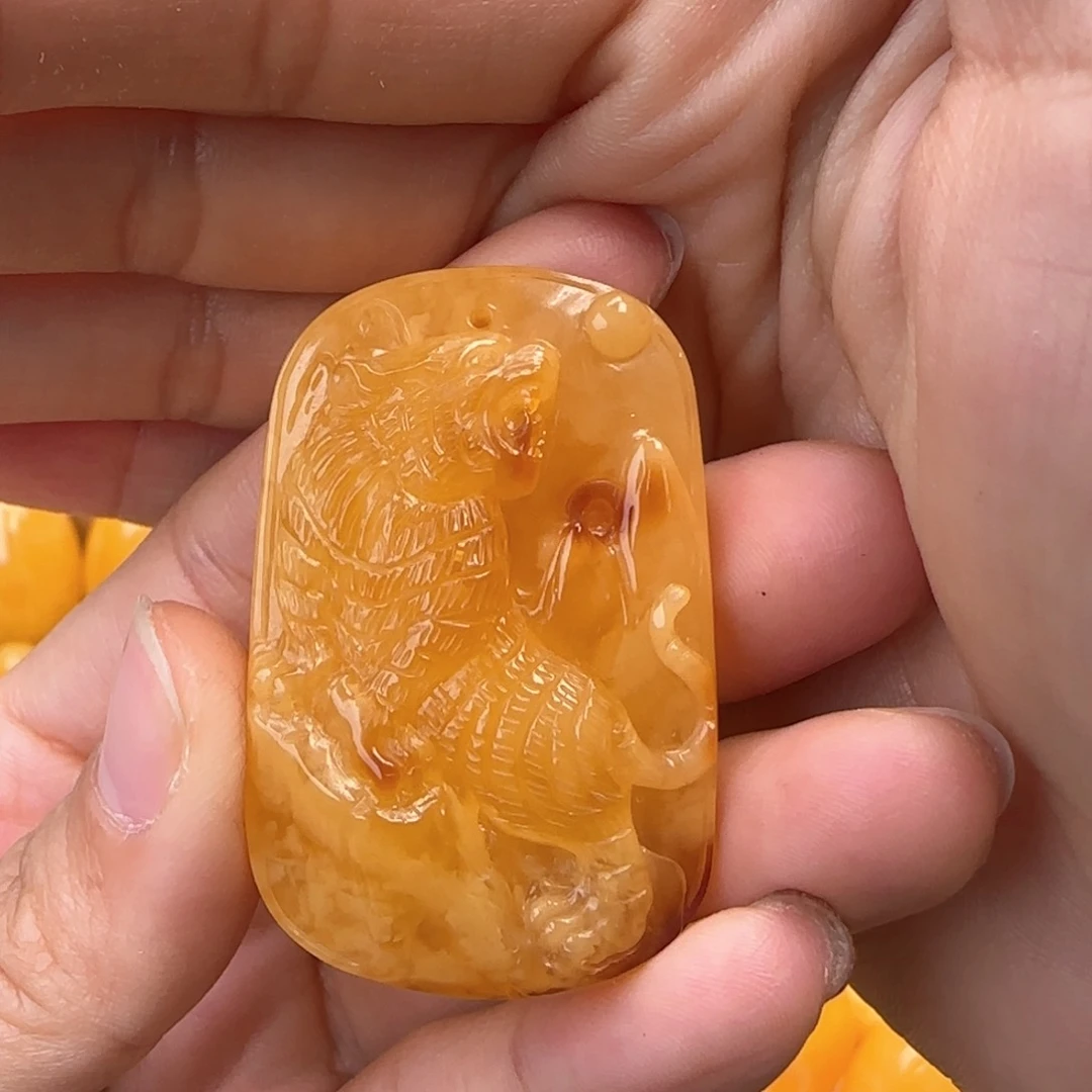 琥珀颈饰未镶嵌老虎挂件