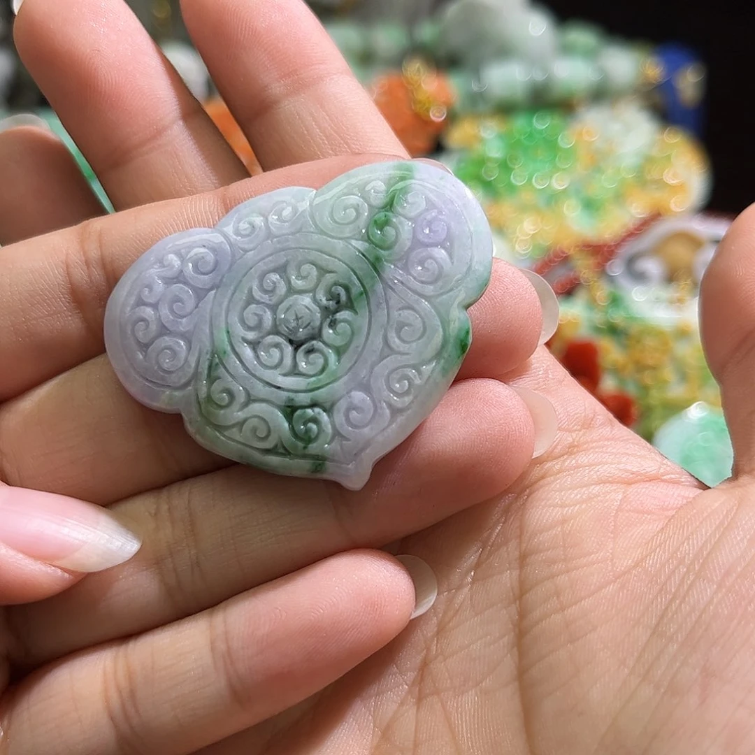 翡翠未镶嵌颈饰待编织