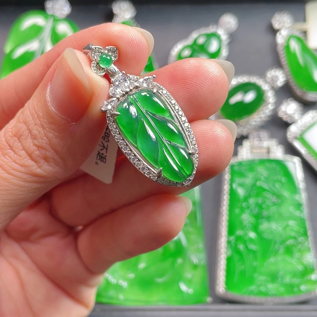 吊坠(不含链)未镶嵌翡翠