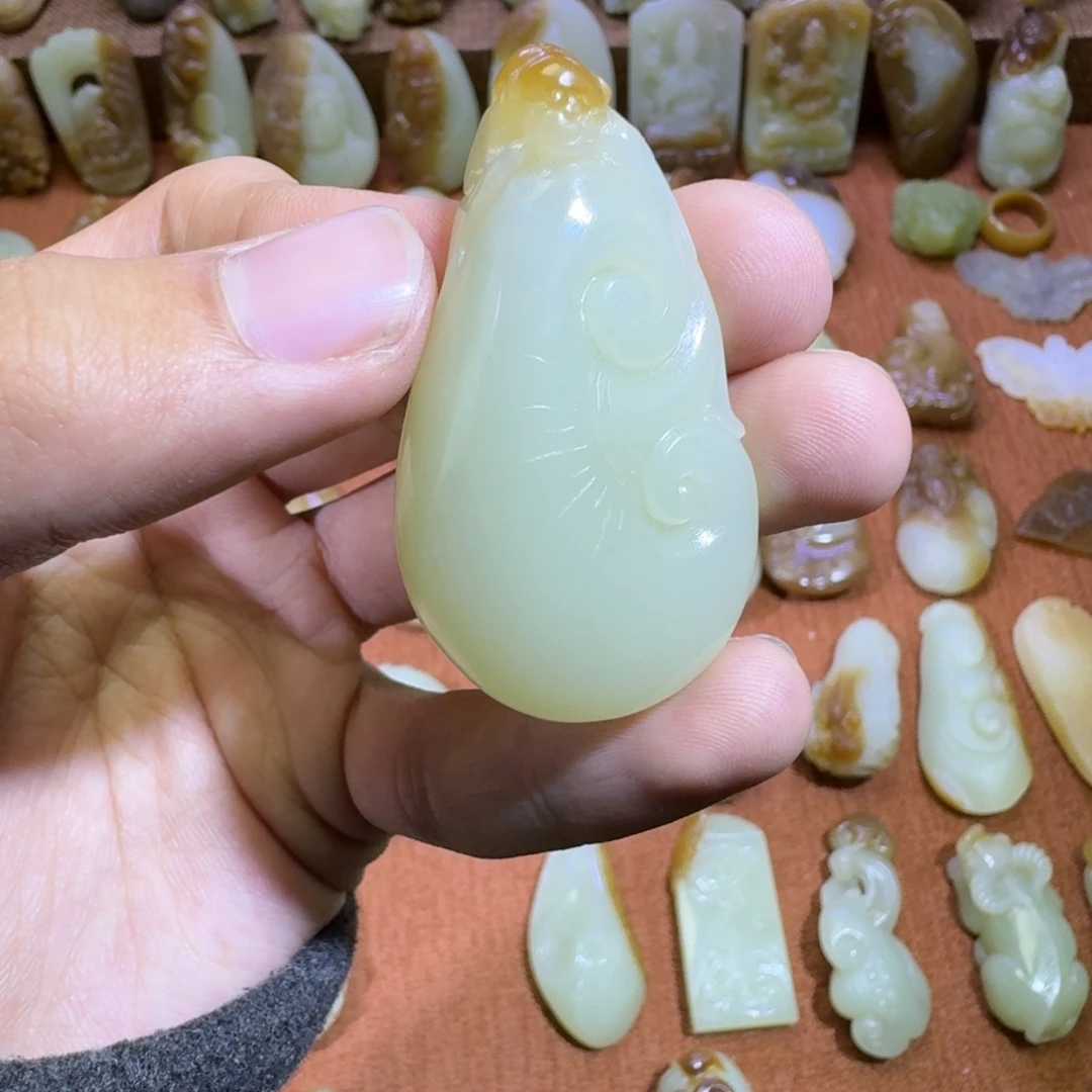 和田玉未镶嵌颈饰