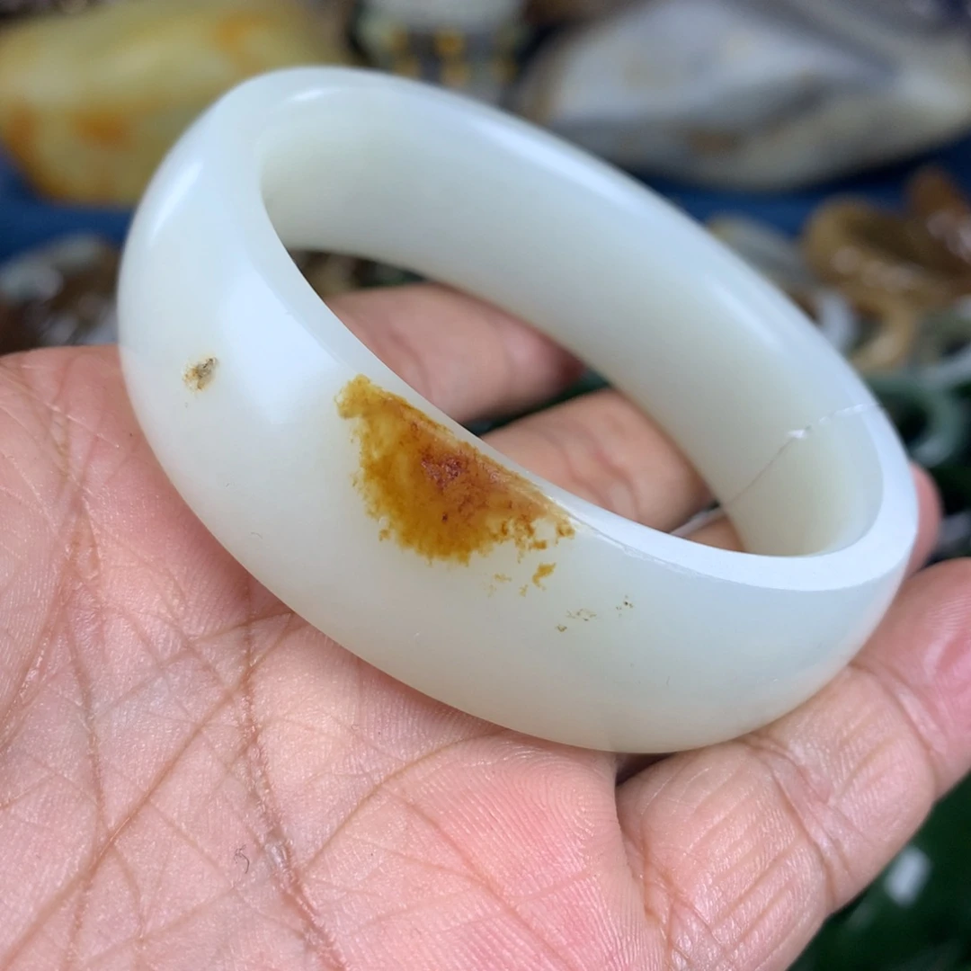 和田玉未镶嵌手镯