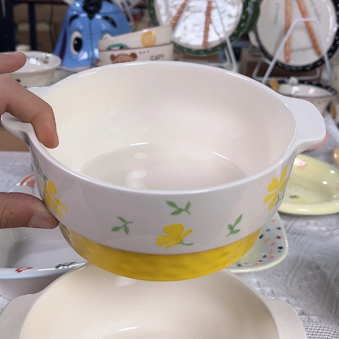 浮雕小熊六寸面碗两只双耳黄色小花六寸碗