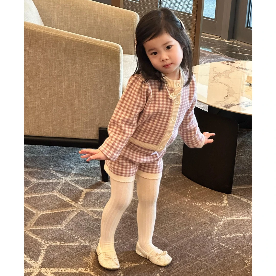 甜小七女童2025冬季新款韩版洋气小香风格子针衫短裤时髦针织套装