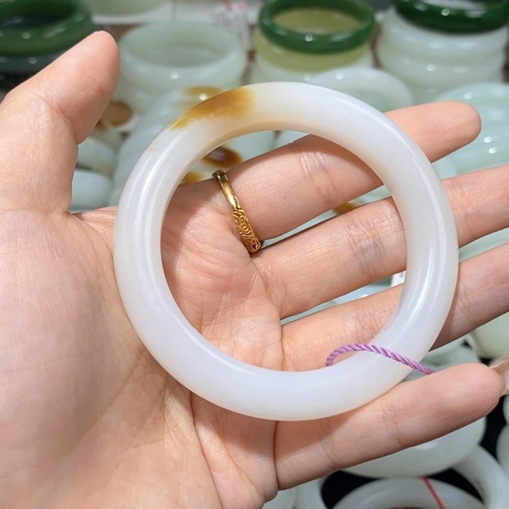 和田玉手镯未镶嵌糖白镯53