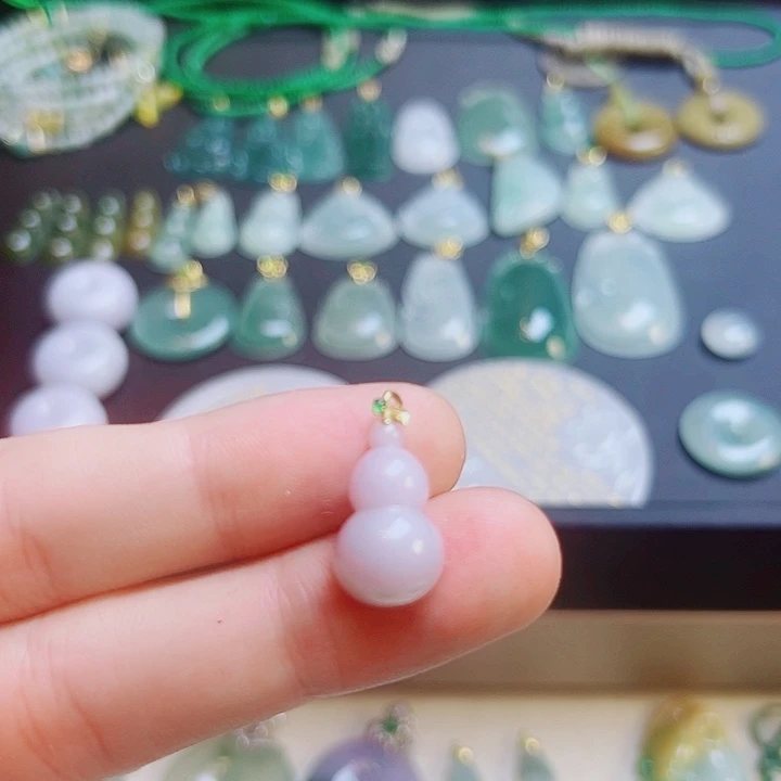 翡翠18K金镶嵌颈饰翡翠