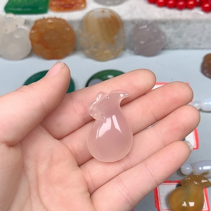 玛瑙/玉髓颈饰未镶嵌雪**