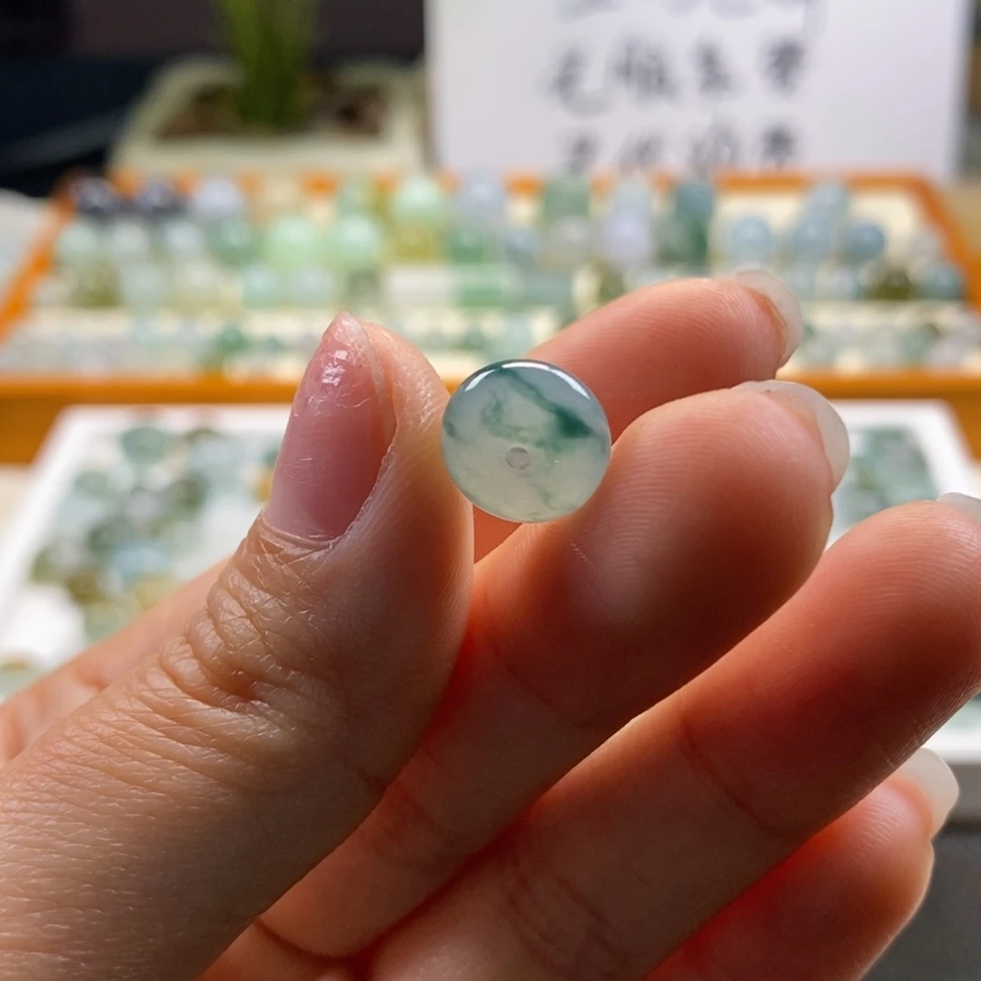 翡翠散珠天然翡翠飘花10.5×4.6