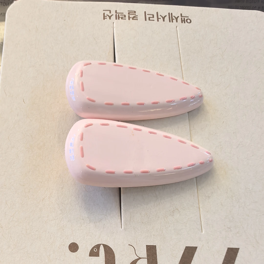 TT294 泡菜尾单红线圈点缀奶油粉边夹一对4cm｜淘贩