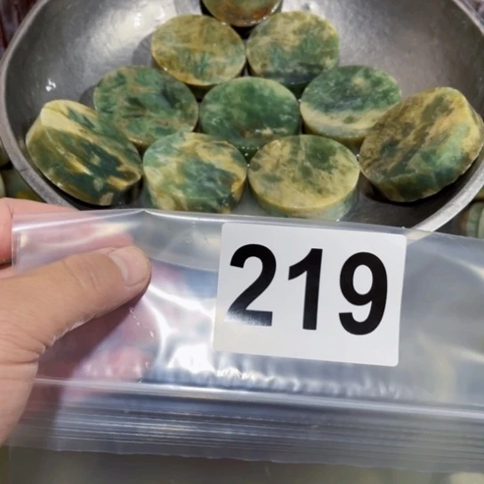 蛇纹石玉未镶嵌珠宝奇石