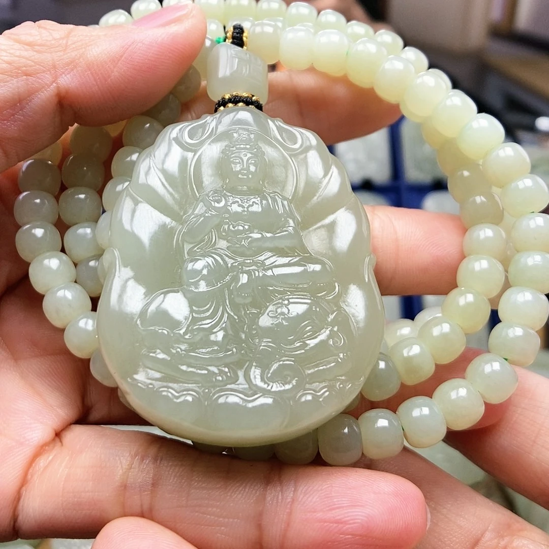 和田玉颈饰未镶嵌一**景