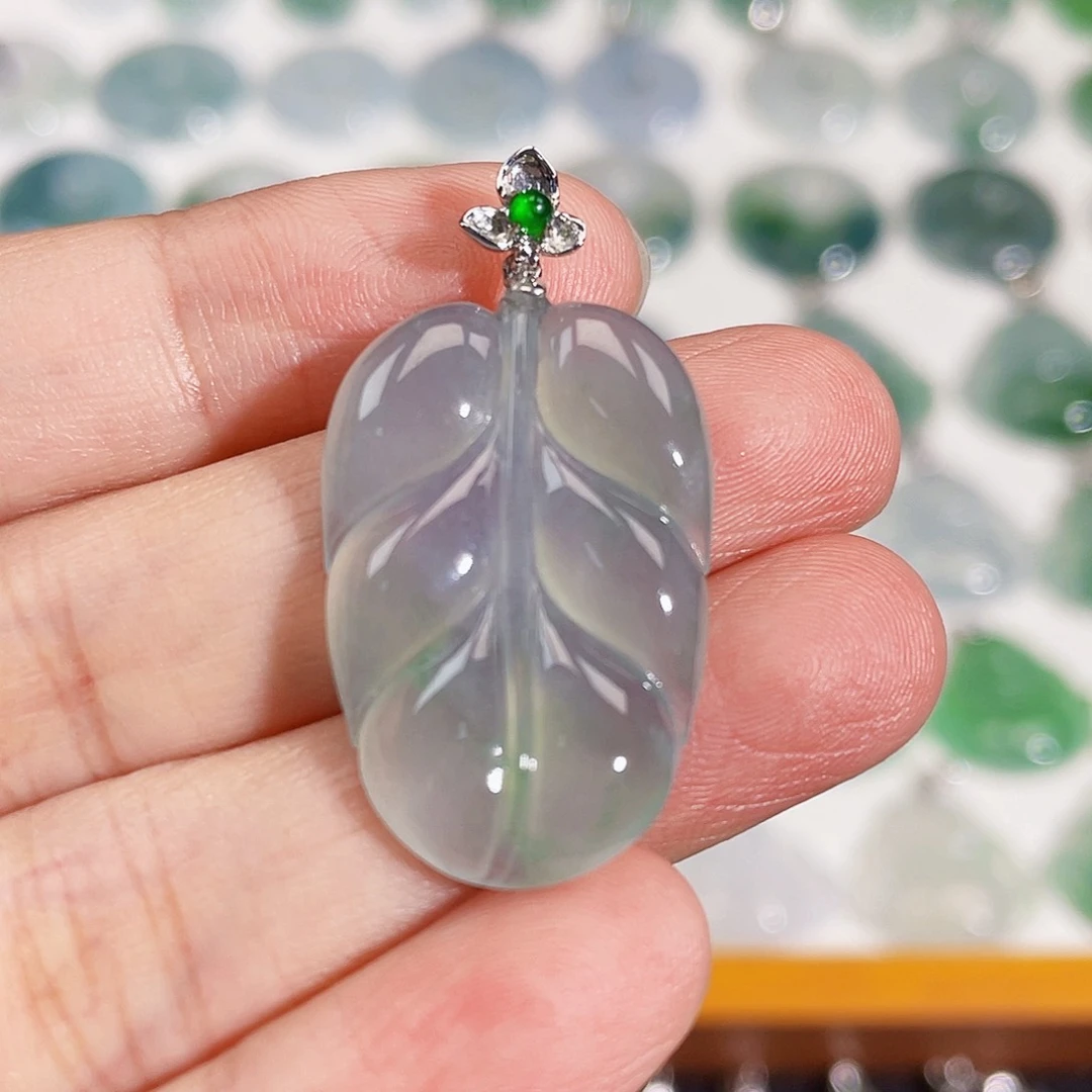 颈饰18K金镶嵌翡翠吊坠