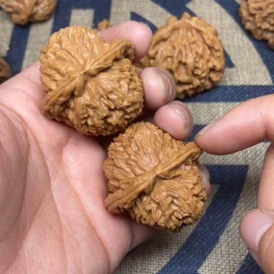 吊坠文玩核桃三角白