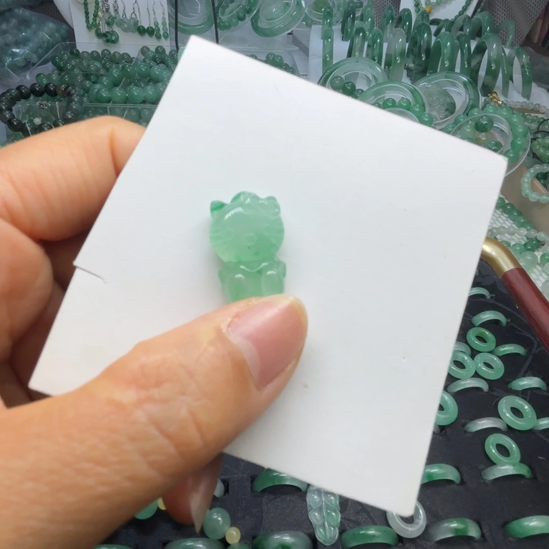 石英质玉（非洲翠）未镶嵌散珠卡通小猫