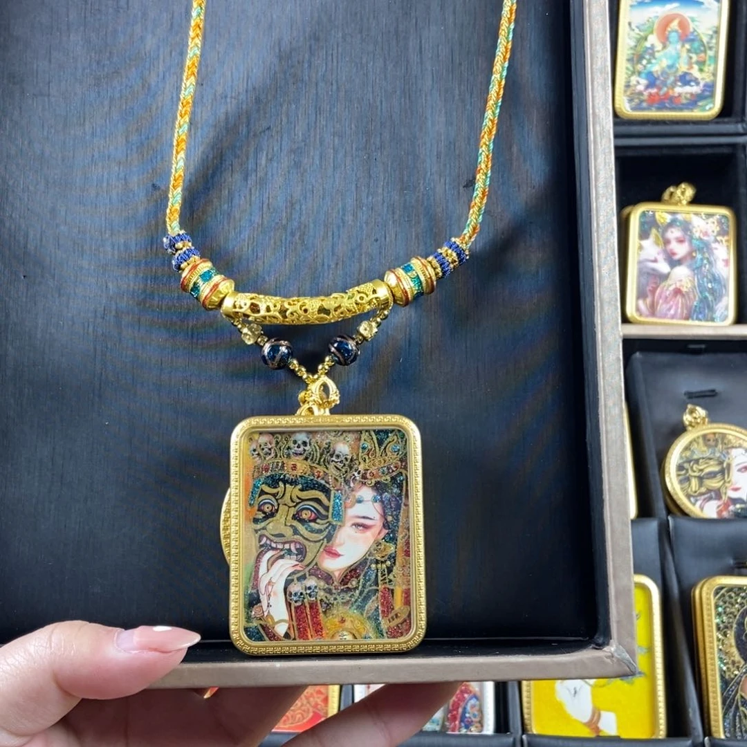 吊坠美丽的唐卡在这里结缘