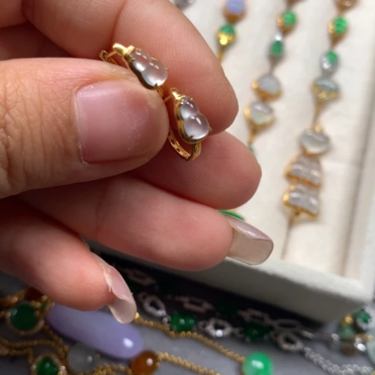 颈饰18K金镶嵌翡翠