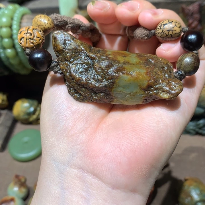 岫岩河磨玉（透闪石质玉）未镶嵌挂件居*居