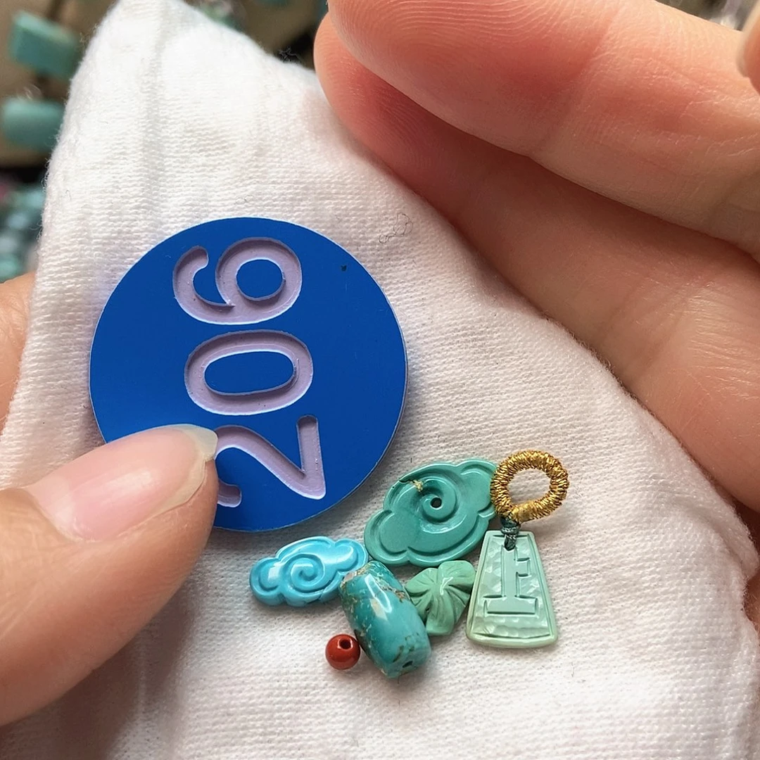 南红玛瑙未镶嵌珠宝奇石