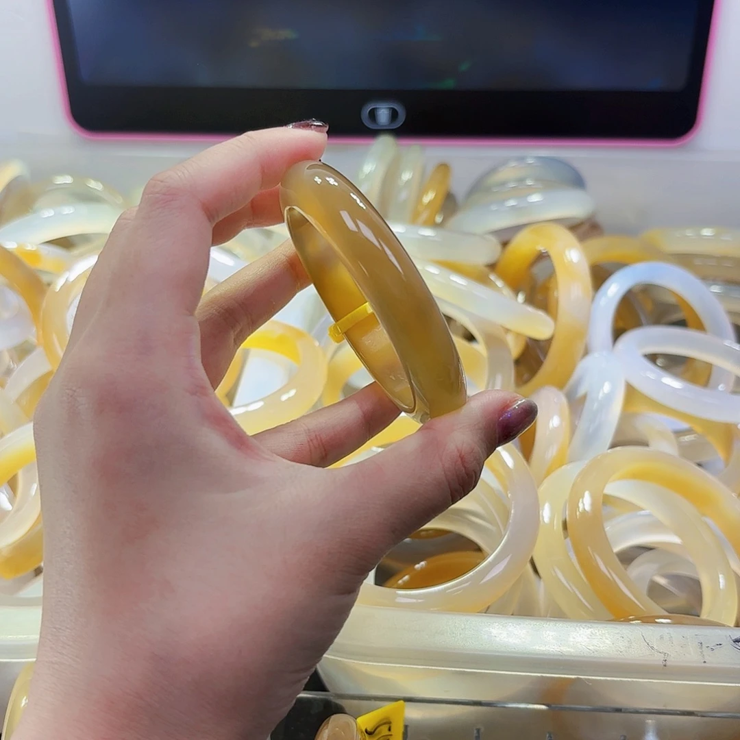 赵***橙手镯玛瑙/玉髓合金