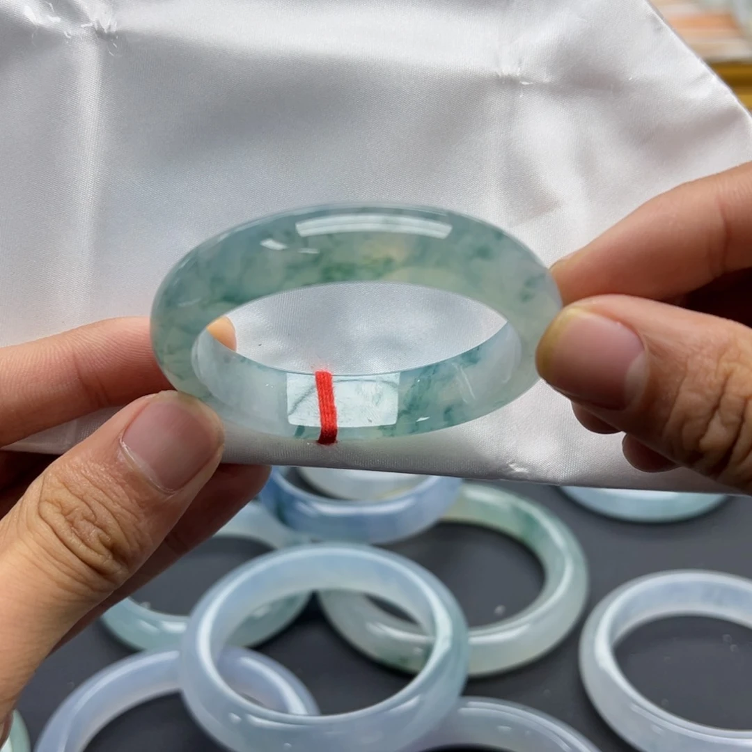 翡翠手镯未镶嵌贵妃