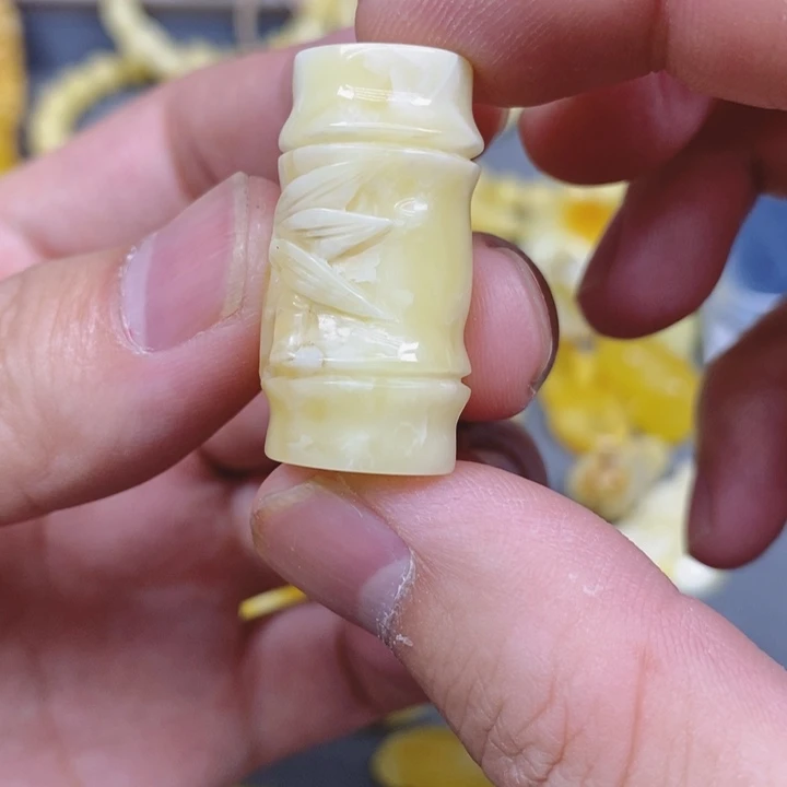 未镶嵌琥珀珠宝奇石