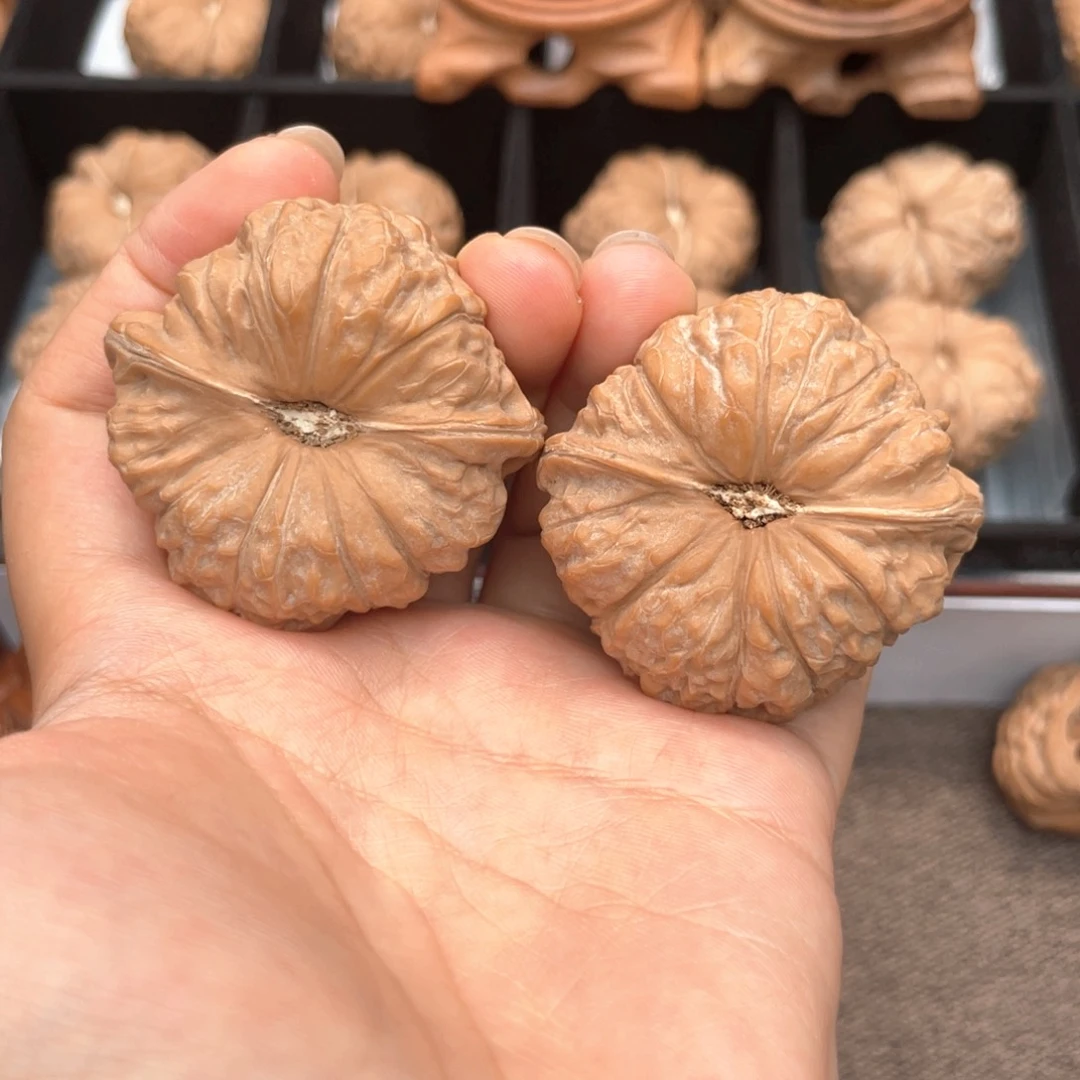 文玩核桃把件44超精近圆近圆克重50➕，编号4401