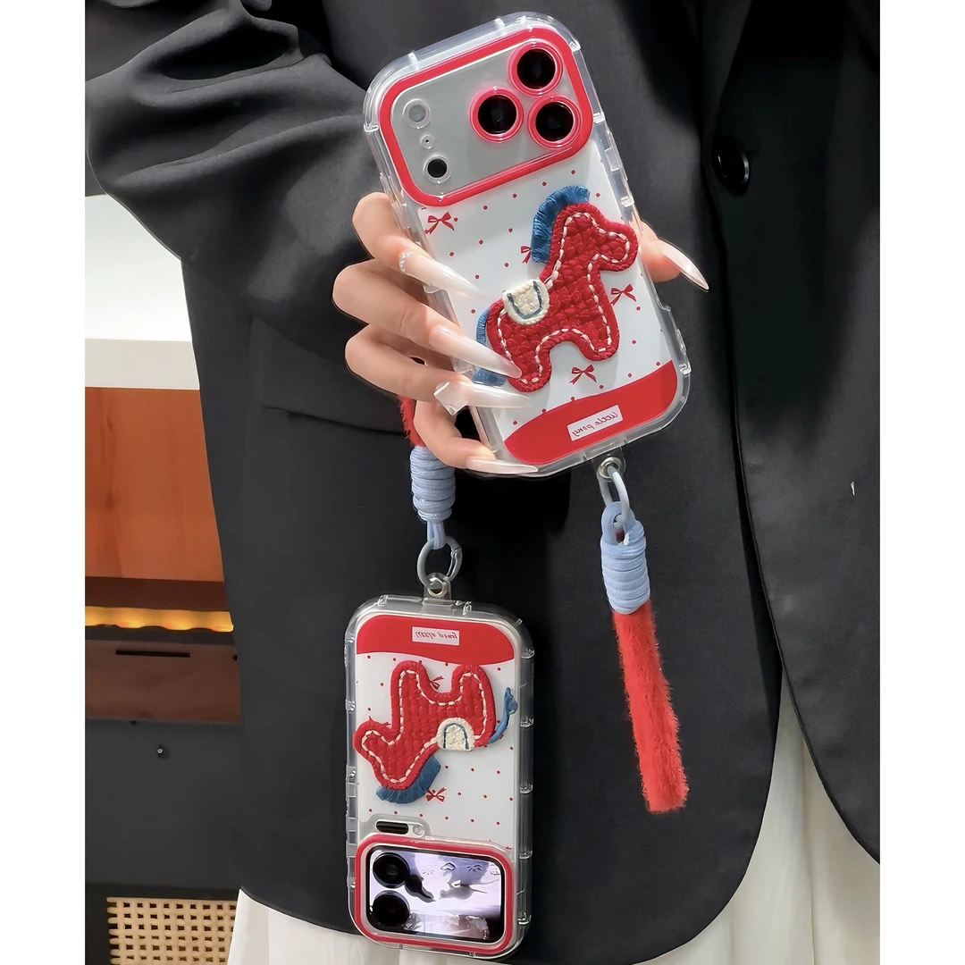 卡通新年刺绣小马挂绳适用苹果17手机壳16套华为vivo小米15oppo套