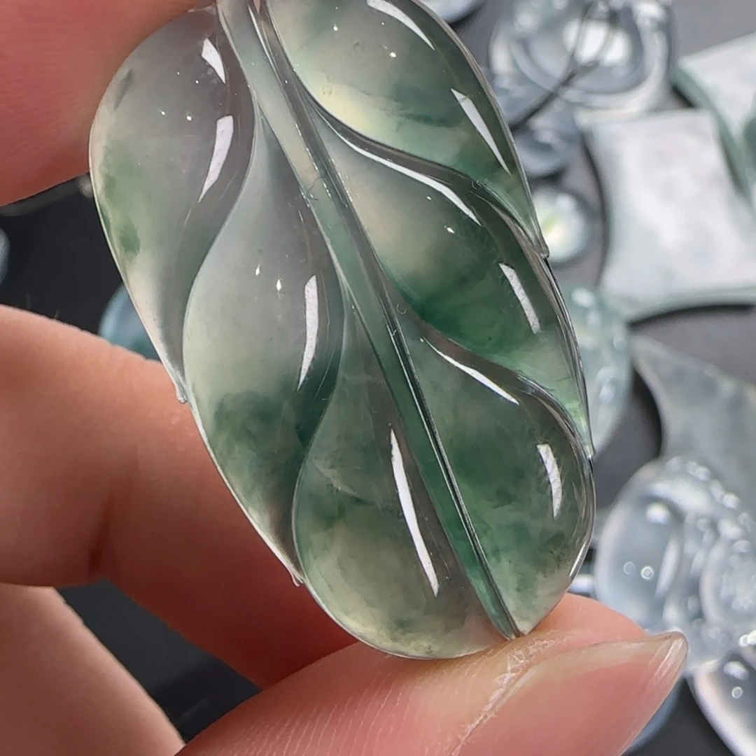 翡翠未镶嵌颈饰