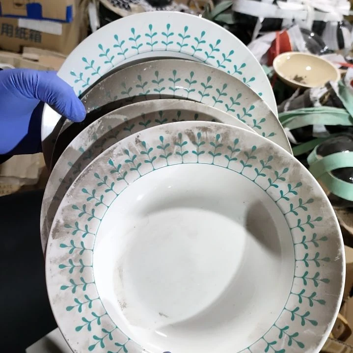 摆件盘子碗茶壶啥都有