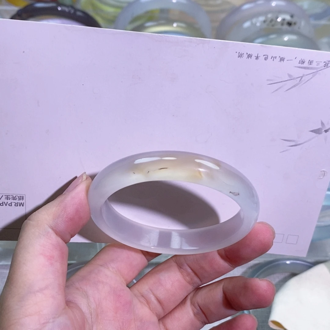 手镯玛瑙/玉髓未镶嵌52.5晶洞共生