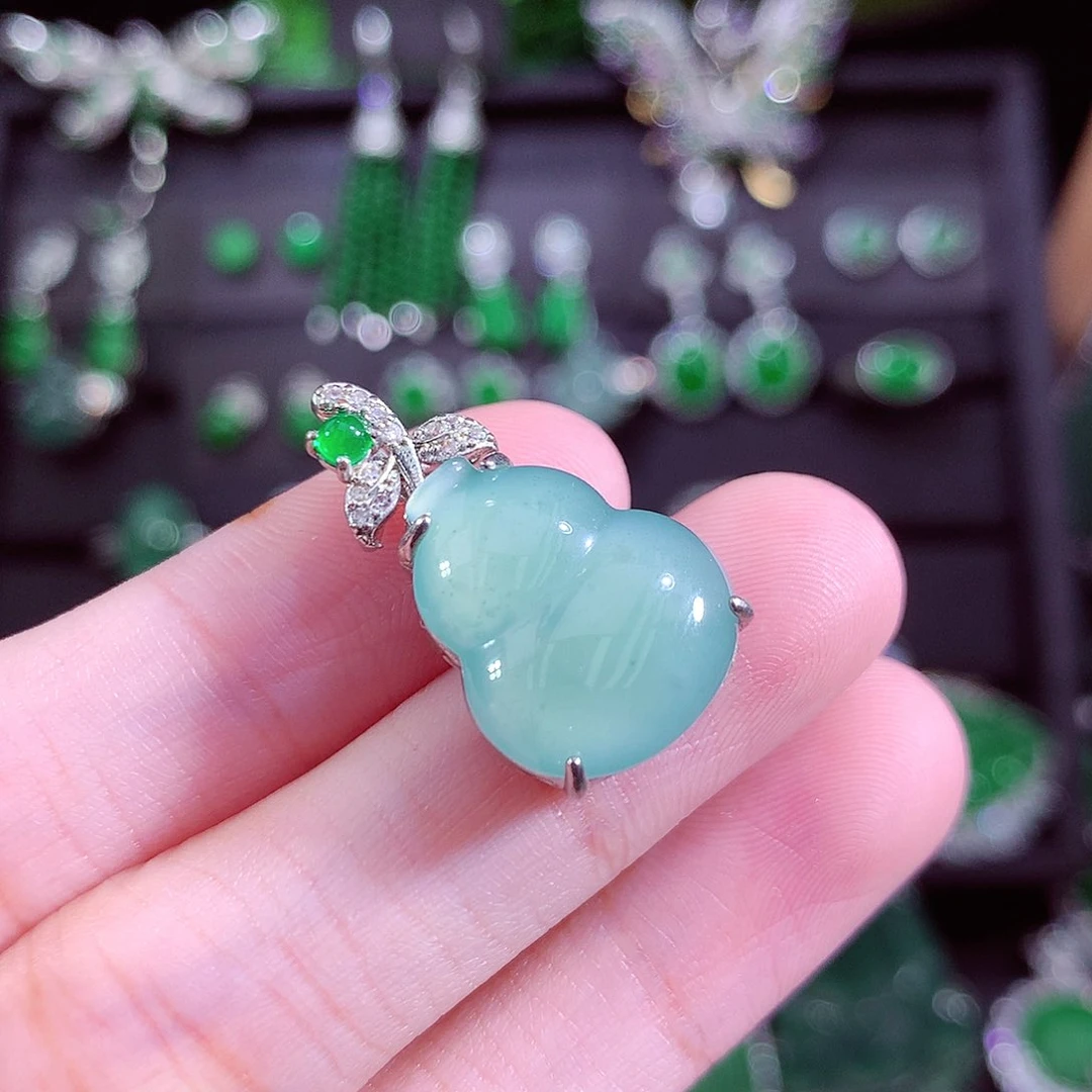 颈饰未镶嵌翡翠天然