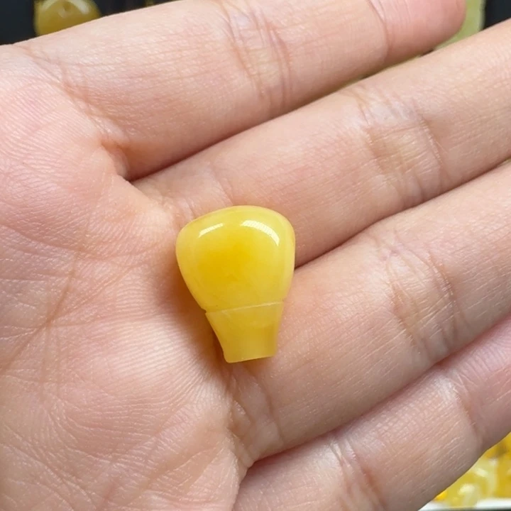 蜜蜡未镶嵌珠宝奇石