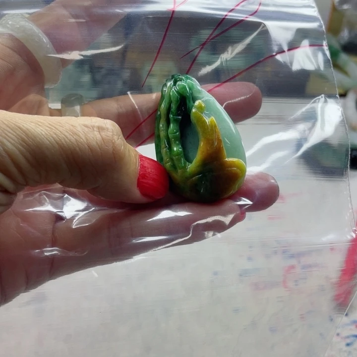 翡翠未镶嵌颈饰成品