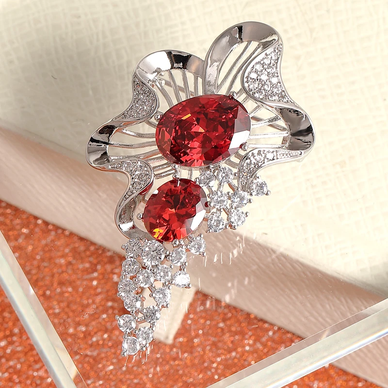 铜合金仿水晶胸针 高档施家水晶个性花朵红胸针R0788