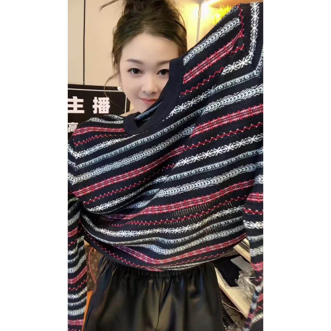 今年流行穿搭2025早秋新款温柔风圆领条纹拼色宽松毛针织衫上衣