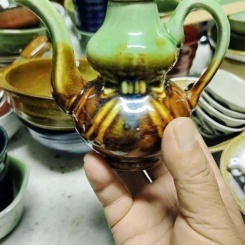 瓷片瓷片，各种摆件，均有瑕疵。沙锅！