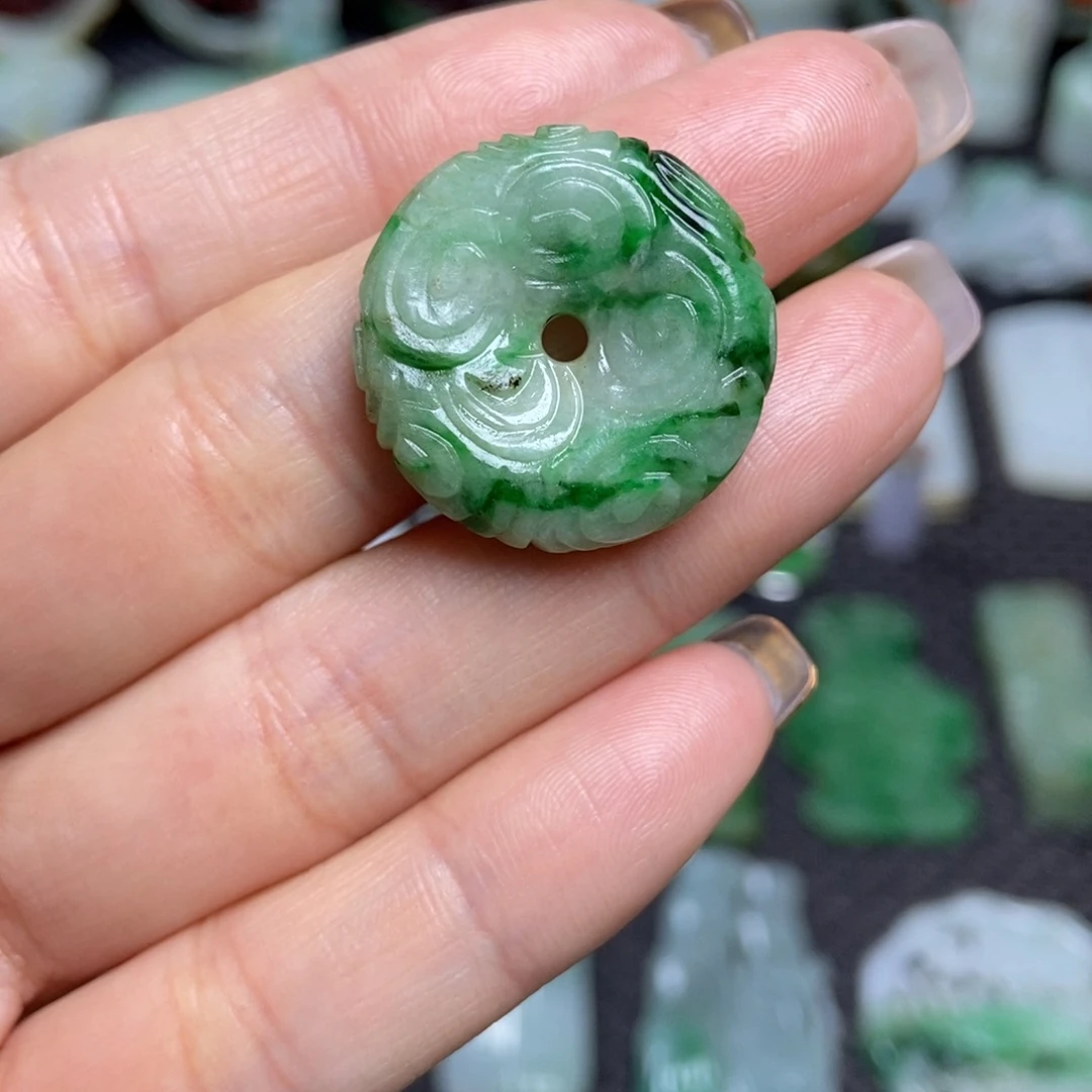 翡翠未镶嵌挂件清