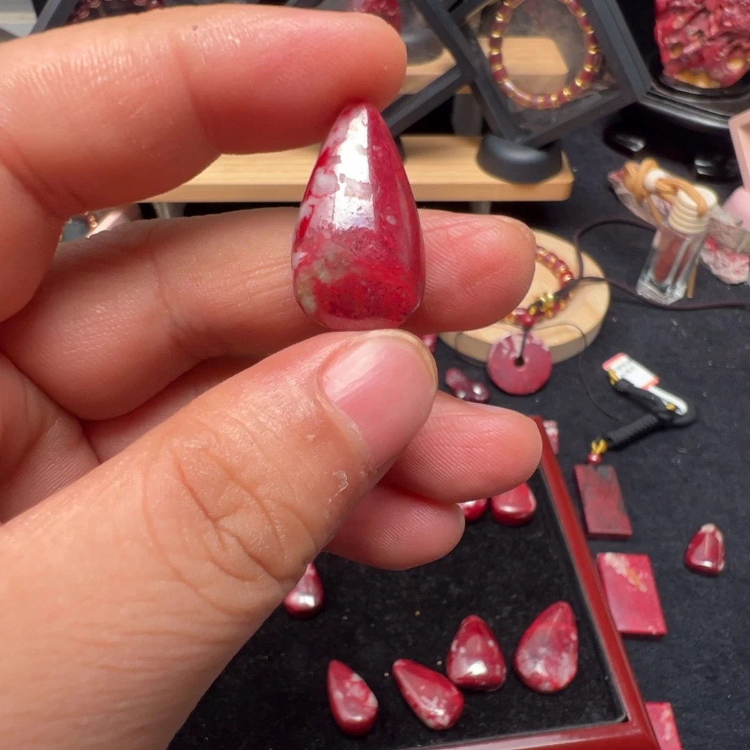 天然辰砂天然朱砂原矿水滴