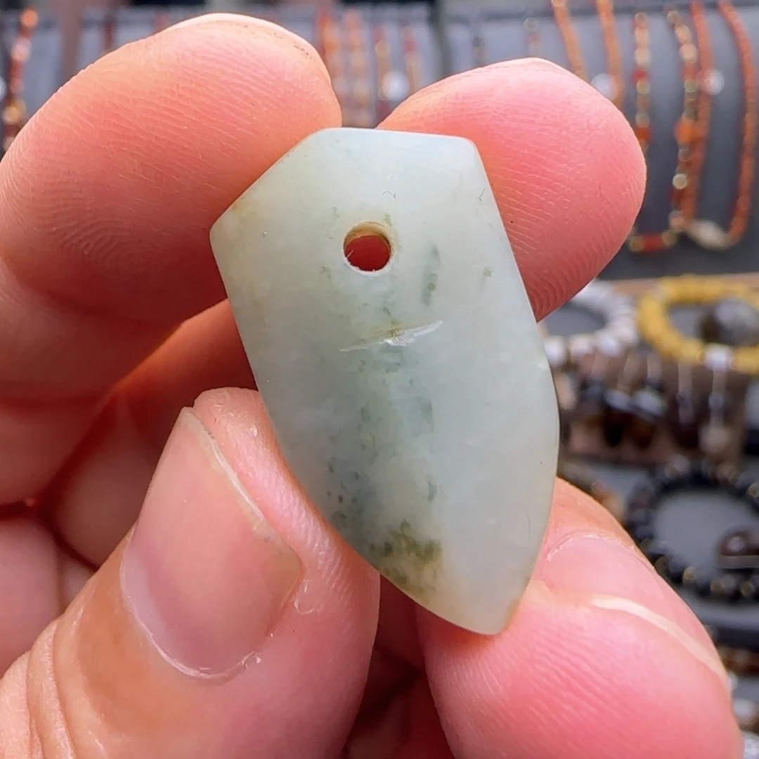 颈饰未镶嵌和田玉（糖玉）