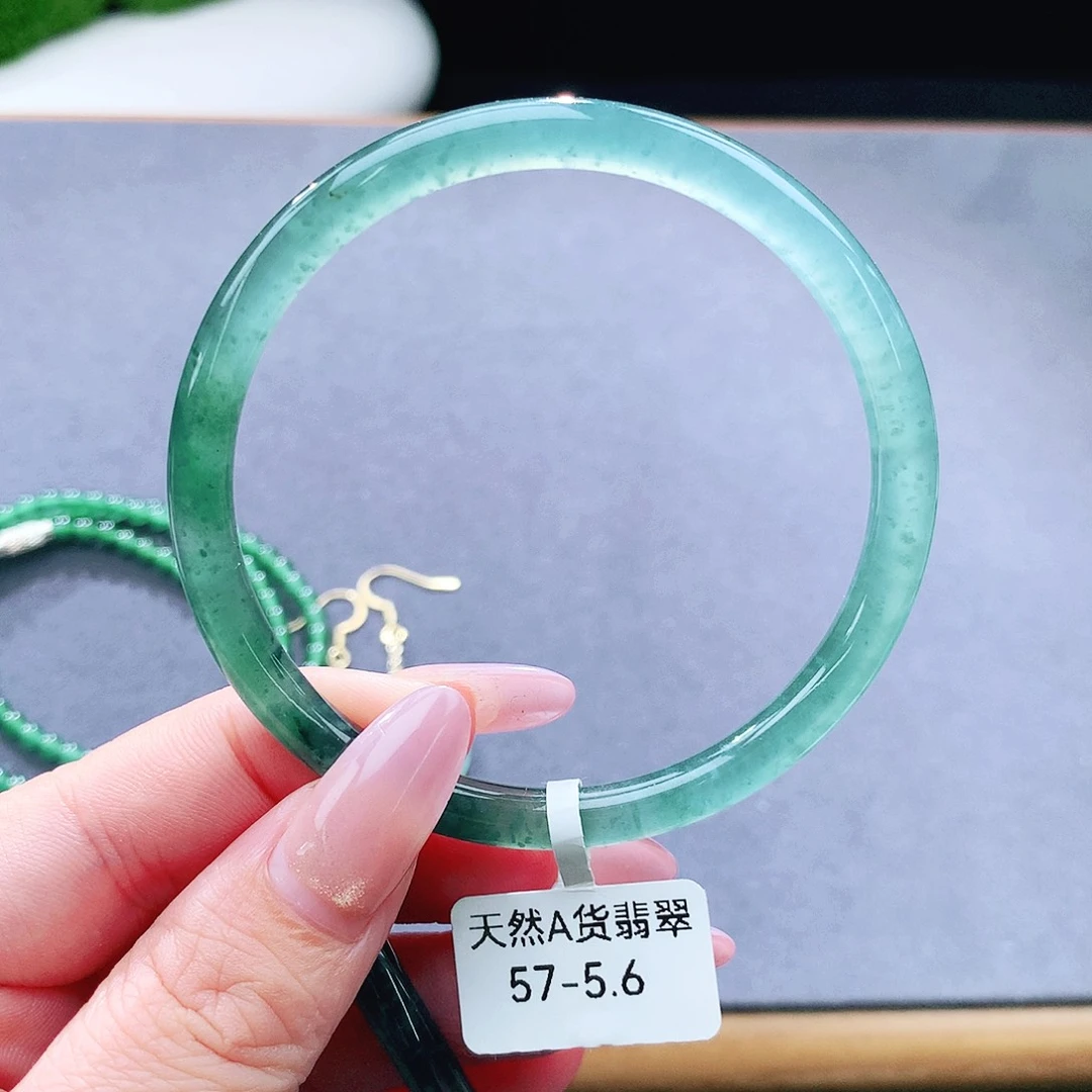 未镶嵌手镯（圆镯）翡翠
